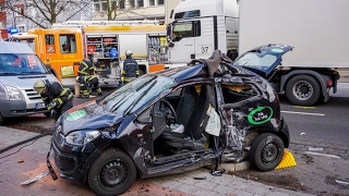 Schwerer Unfall in Hohenfelde Laster kracht in VW [upl. by Yttik]