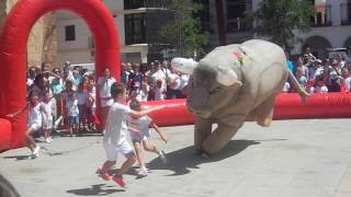 Recortes de niños a toros en feria 2016 Manzanares [upl. by Orianna350]