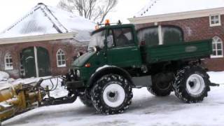 sneeuwruimen met Unimog [upl. by Iggie935]