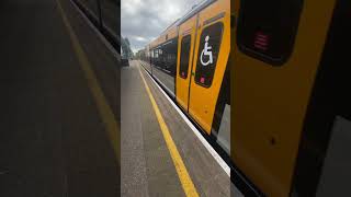 Tyne and Wear Metro Class 555003 passing and stopping at Wallsend [upl. by Betz]