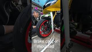 955i maintain Front wheel replace triumphspeedtriple [upl. by Nyliram582]