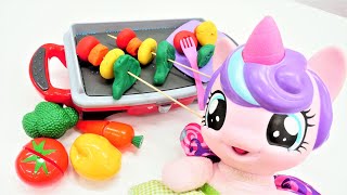 My Little Pony ile hamur oyunları Flurry Heart için Play doh sebzeli şiş yapıyoruz [upl. by Omik945]