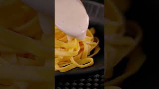 TAGLIATELLE AO MOLHO ALFREDO COM CRISPY DE PARMA [upl. by Curtis]