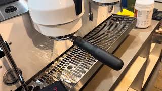 Synesso S200 coffee machine Auto backflush Tutorial  s200 怎么自动清洗 [upl. by Ettenaej]