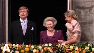 Video Prinses Beatrix presenteert Koning WillemAlexander [upl. by Atsirtal]