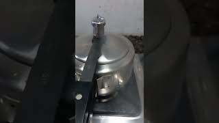 HAWKINS pressure cooker Whistle sound loud pressurecookersound kitchen cookingappliance [upl. by Sac467]