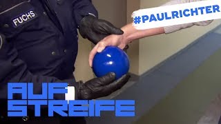 Prank auf der Kegelbahn Wer hat seine Hand festgeklebt  PaulRichterTag  Auf Streife  SAT1 TV [upl. by Limak]