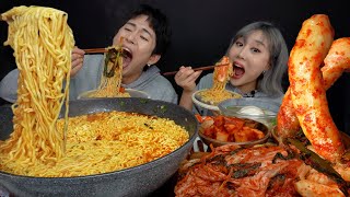 SUB ASMR MUKBANG 진짜레전드각 아삭호로록 첫국물라면5봉지김치5종 먹방 최고로 단시간에 다먹음ㅋㅋ Legend spicy noodle  Kimchi [upl. by Rriocard]