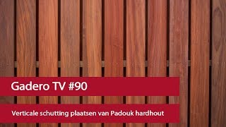 90 Verticale schutting plaatsen van Padouk hardhout [upl. by Siugram619]