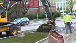 Digging up a burst hot water pipe in Linköping Sweden [upl. by Libna]