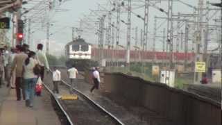 AUGUST KRANTI RAJDHANI EXPRESS MAKING MAJESTIC ENTRY INTO NAIGAON STATION [upl. by Alveta848]