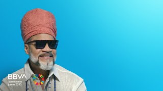 “Es necesario tener la alegría como un escudo” Carlinhos Brown músico [upl. by Eimaral95]