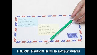 Een brief opvouwen en in een envelop stoppen [upl. by Ludovick]