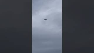 Samolot startuje z lotniska nad Cramond w Edynburgu Szkocja  Plane taking off above Cramond ✈️ [upl. by Regnij]