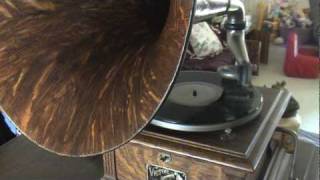 quotTHEY START THE VICTROLAquot 1914 BILLY MURRAY Victor 78rpm Record Played On Victor III Phonograph [upl. by Barde946]