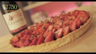 Recette de Tarte aux fraises au caramel de vin rouge  750g [upl. by Meurer]