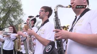 Cincinnati Cheer and Band Spread Bearcat Cheer at Local Sacramento Schools [upl. by Briant]