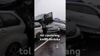 laka rem blong mobil muatan karfus di km 88 tol cipularang automobile [upl. by Demitria]