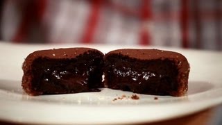 Schokokuchen mit flüssigem Kern  Ick will kochen Folge 1 [upl. by Ellennaj]