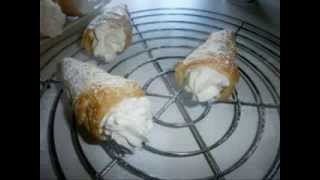 COMMENT FAIRE DES CORNETS A LA CREME CHANTILLY مخروط مع قشدة cone with whipped cream [upl. by Ortrude]