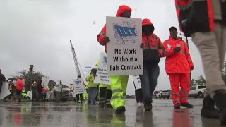 US dockworkers union suspends strike after reaching tentative deal [upl. by Codd]