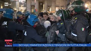 No vax manifestazioni e tensioni in tutta Italia  La vita in diretta 22112021 [upl. by Terr]