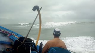 Fishermen vs Dangerous Waves [upl. by Cuttler]