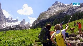 Wandern in Bayern Das Watzmannhaus im Nationalpark Berchtesgaden Oberbayern Deutschland [upl. by Davenport491]