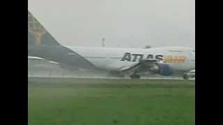 DECOLLO BOEING 747 ATLAS AIR DA TORINOCASELLE [upl. by Gerek]