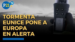 Violenta tormenta Eunice golpea Reino Unido y pone en alerta a Europa [upl. by Leahcir]