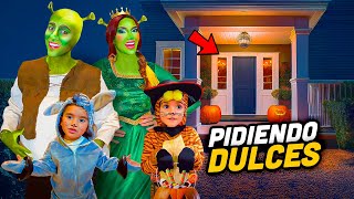 Pidiendo HALLOWEEN Disfrazados de SHREK [upl. by Ateval]