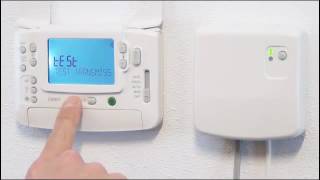 Tester le signal entre le thermostat CMT927 et le module relais BDR91  Honeywell Home [upl. by Enitnemelc]