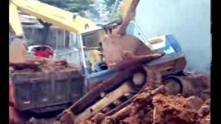 Excavator Accident Crash with Excavator Pelle Koparka Maskiner Bagger Unfall Komatsu [upl. by Soiritos]