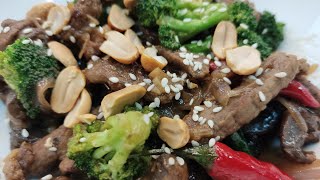 BEEF MUSHROOM amp BROCCOLI 🥦 WITH SESAME SEEDS amp NUTS ON TOP OFWLIFEFOODISLIFE [upl. by Ranzini]