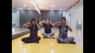 Aatach baya  Sitting Dance Choreography  Easy Dance Steps Priyanka Rokade  Sairat Movie [upl. by Novyad]