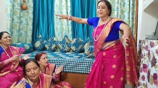 अररअ सअररर करके लांगुरिया मुझे ले गयो रेल मैं धरके 😂😂खा भी न पाई मन भरके languriya dance bhajan [upl. by Oleic]