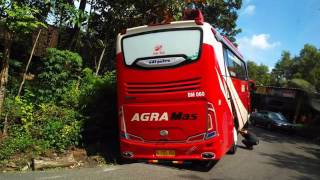 Bus Agra Mas Terperosok Di Wonogiri [upl. by Camden113]