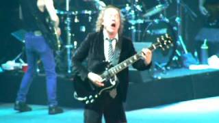 ACDC THUNDERSTRUCK LIVE LONDON o2 Arena April 14 2009 ANGUS CAM [upl. by Benjamen]