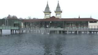 Der Hévizsee im Winter  Baden im Heilsee [upl. by Grega]