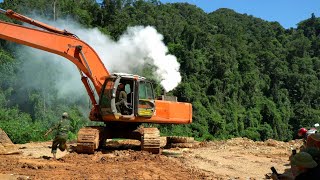 He drove an excavator and helped the construction site repair a broken 350 excavator [upl. by Aneerb]