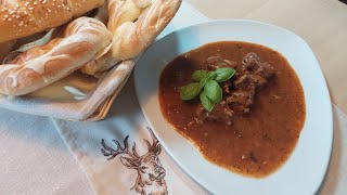 Hirschgulasch Rehgulasch Wildgulasch eine Köstlichkeit aus dem Wald [upl. by Kannan648]