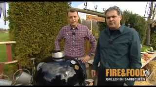 FireampFood TV Pizza van de keramische barbecue  Grill Dome [upl. by Diamond]