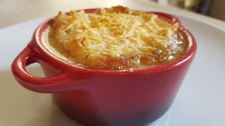 Best Onion Soup Classic French Recipe  Soupe à loignon [upl. by Derreg]