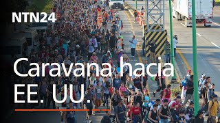 Caravana con alrededor de 17 mil migrantes avanza hacia la frontera sur de Estados Unidos [upl. by Tychonn818]