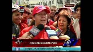 quotChávez llegó caminandoquot asegura señora que trabaja en el Hospital Militar [upl. by Creedon571]