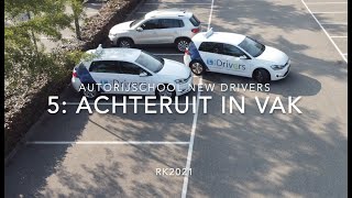 5 Achteruit in een vak parkeren bijzondere verrichting autorijles met drone beelden [upl. by Anaiviv]