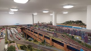 H0 riesige moderne und private Multideck Märklin Modelleisenbahn  XXL Fahrvideo von Suedbahnler [upl. by Wileen]