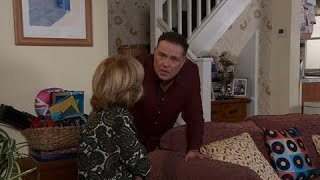 quotSHOCKING MOMENT Coronation Street Legend COLLAPSES from Heart Attackquot [upl. by Peonir]