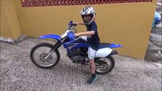 Yamaha TTR 125  Arrancando na Ladeira [upl. by Retnuh]