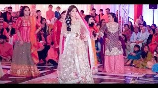 Hafsa amp Sami Mehndi Dances 2018 [upl. by Ganley]